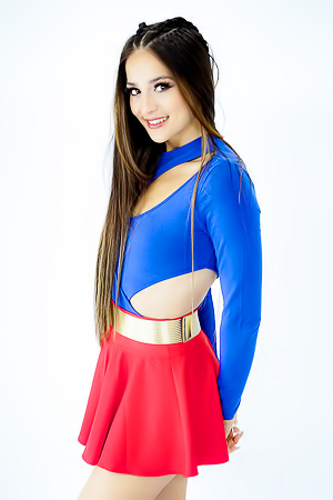 Sofie Reyez Poses For A Steamy Superhero Blowjob And Cumsun Scene