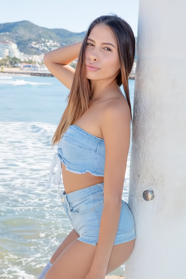 Baby Nicols poses bare pussy and perfect ass in denim on the beach with ocean behind her