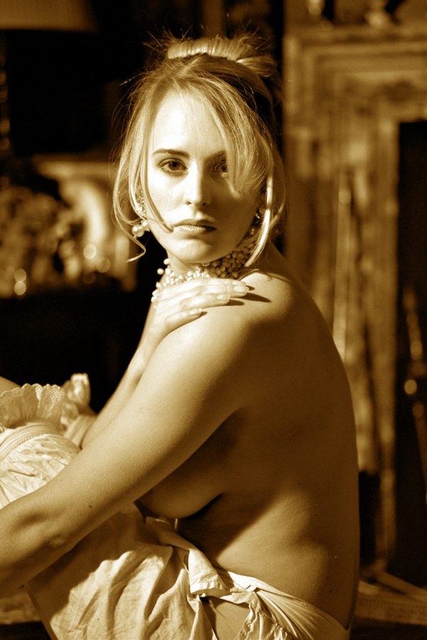 Divine lady in black and white set