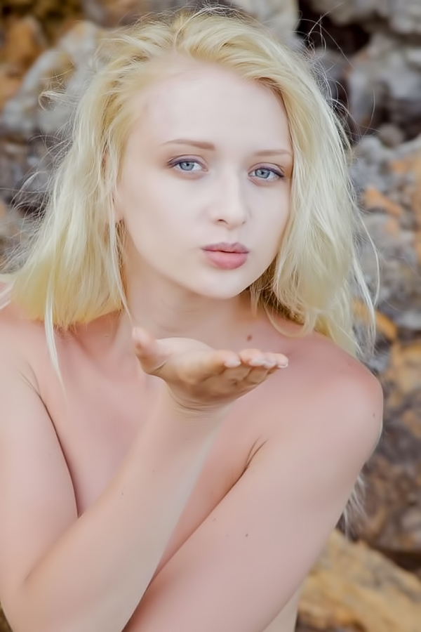 Cutie rubs herself under a tree in the forest