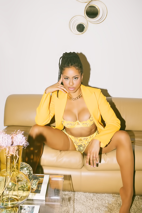 Kira Noir