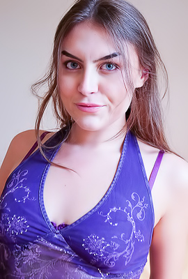 Selina Bentz teases then takes it deep in doggy and cowgirl for a sloppy handing face